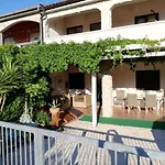 House Vir-to-all Vir