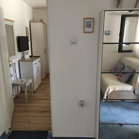 Apartment House Vir-to-all *