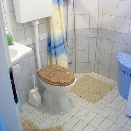 House Vir-to-all Apartment